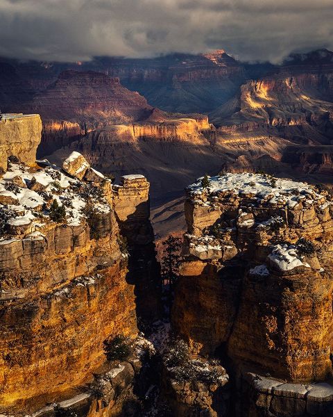 Jaynes Gallery 아티스트의 USA-Arizona-Grand Canyon-Winter sunset on canyon landscape작품입니다.